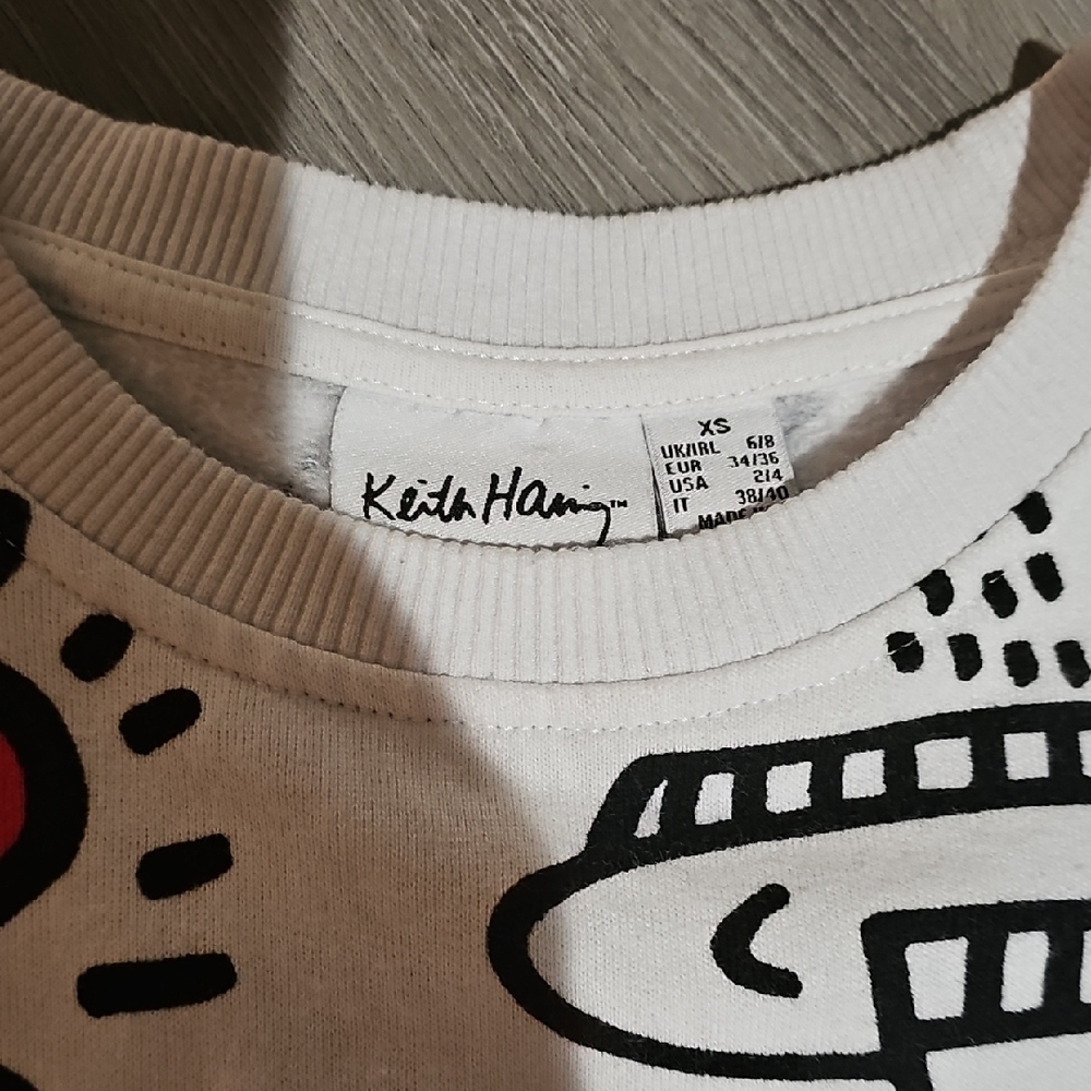 Vintage KEITH HARING Graphic White and Red Men's Sweater - Picture 2 of 6